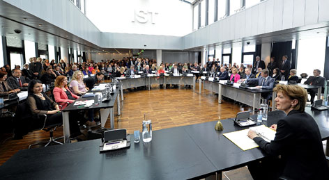 Gemeinderatssitzung in Innsbruck mit Publikum