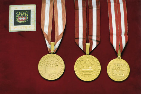 Echte Medaillen der Innsbrucker Olympiaden