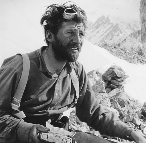 Hermann Buhl nach der Besteigung des Broad Peak