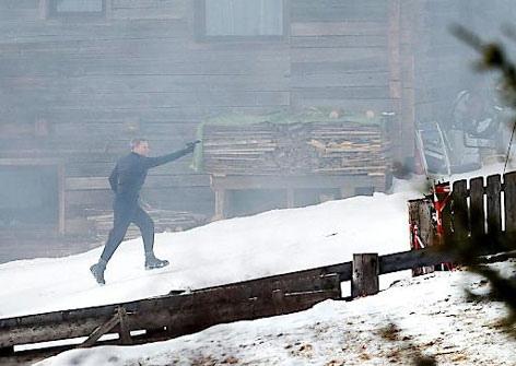 Daniel Craig trägt Snowline Spikes