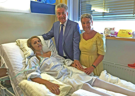 Bundespräsident Fischer und seine Frau im Spital bei Kira Grünberg