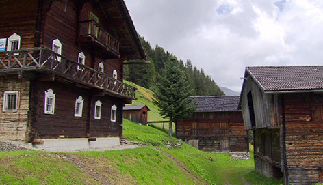 Alpine Holzhäuser