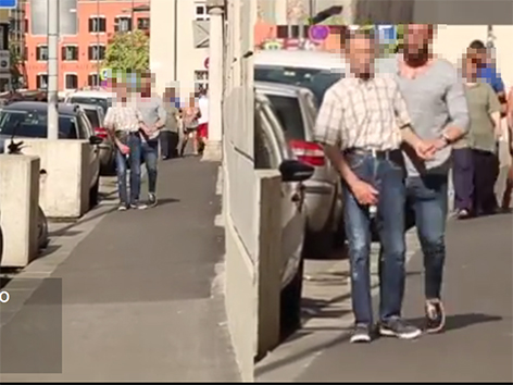 Szene Bedrohung versteckte Kamera Innsbruck