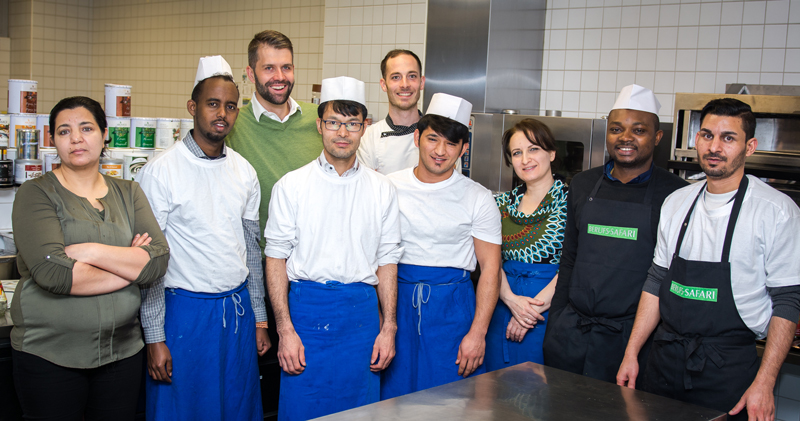Teilnehmer des zweimonatigen Küchenkurses für Asylberechtigte