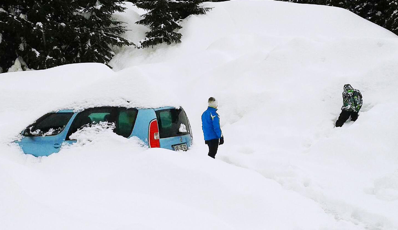 Schnee im Paznauntal in Valzur bei Ischgl