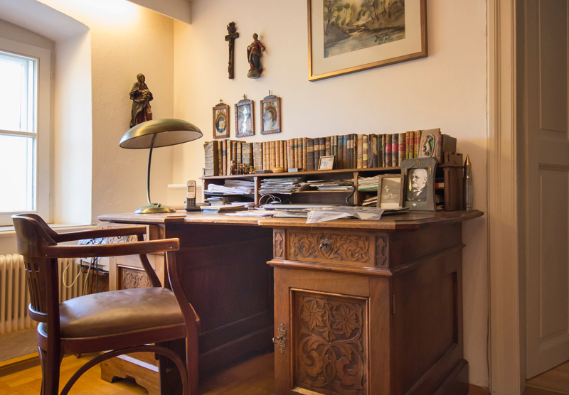 Alter Schreibtisch in der Villa Rosenegg